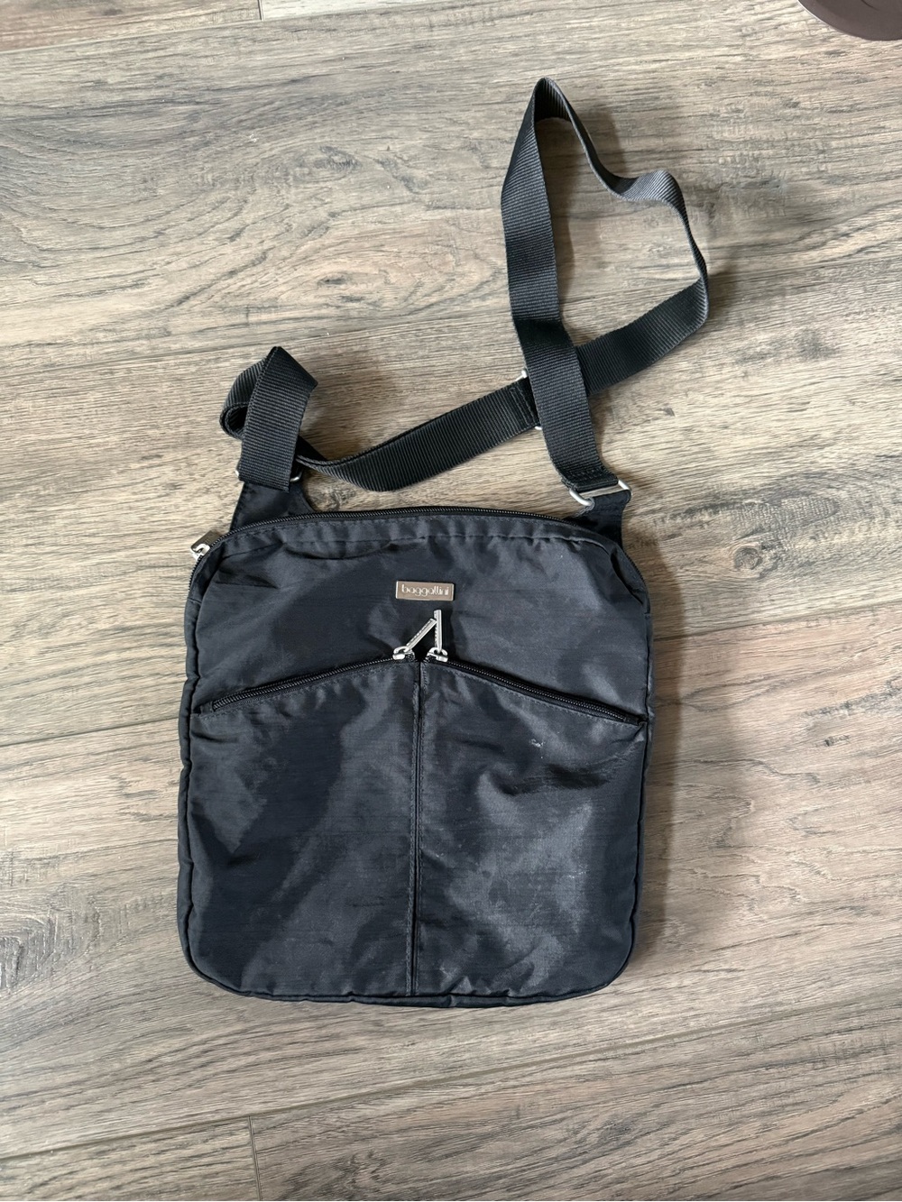 Baggallini Black Nylon Crossbody Messenger Bag